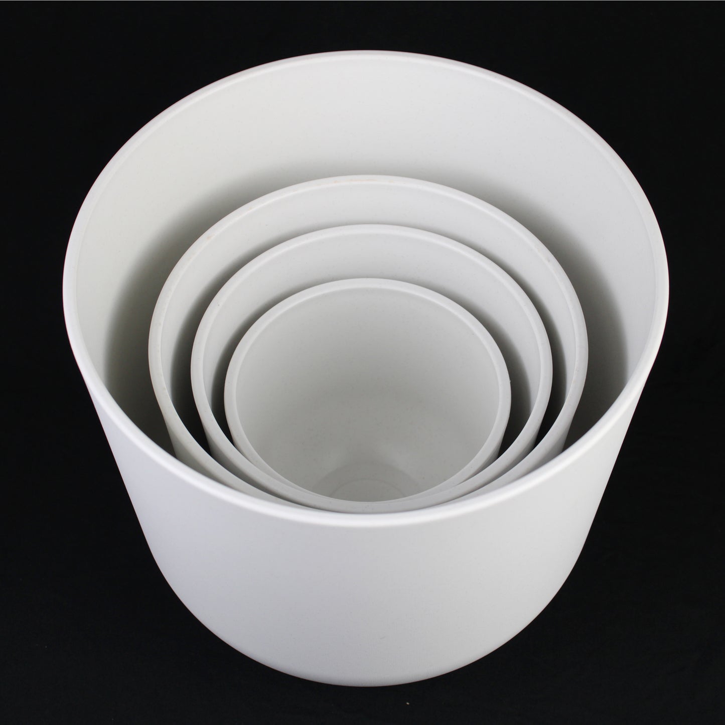 4-Piece White Plastic Round Planter Pot Set – Minimalist Modern Design