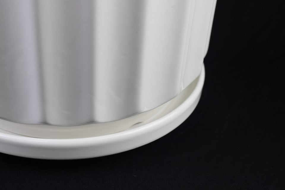 Elegant Ribbed White Ceramic Flower Pots – Set of 3 (without plants)