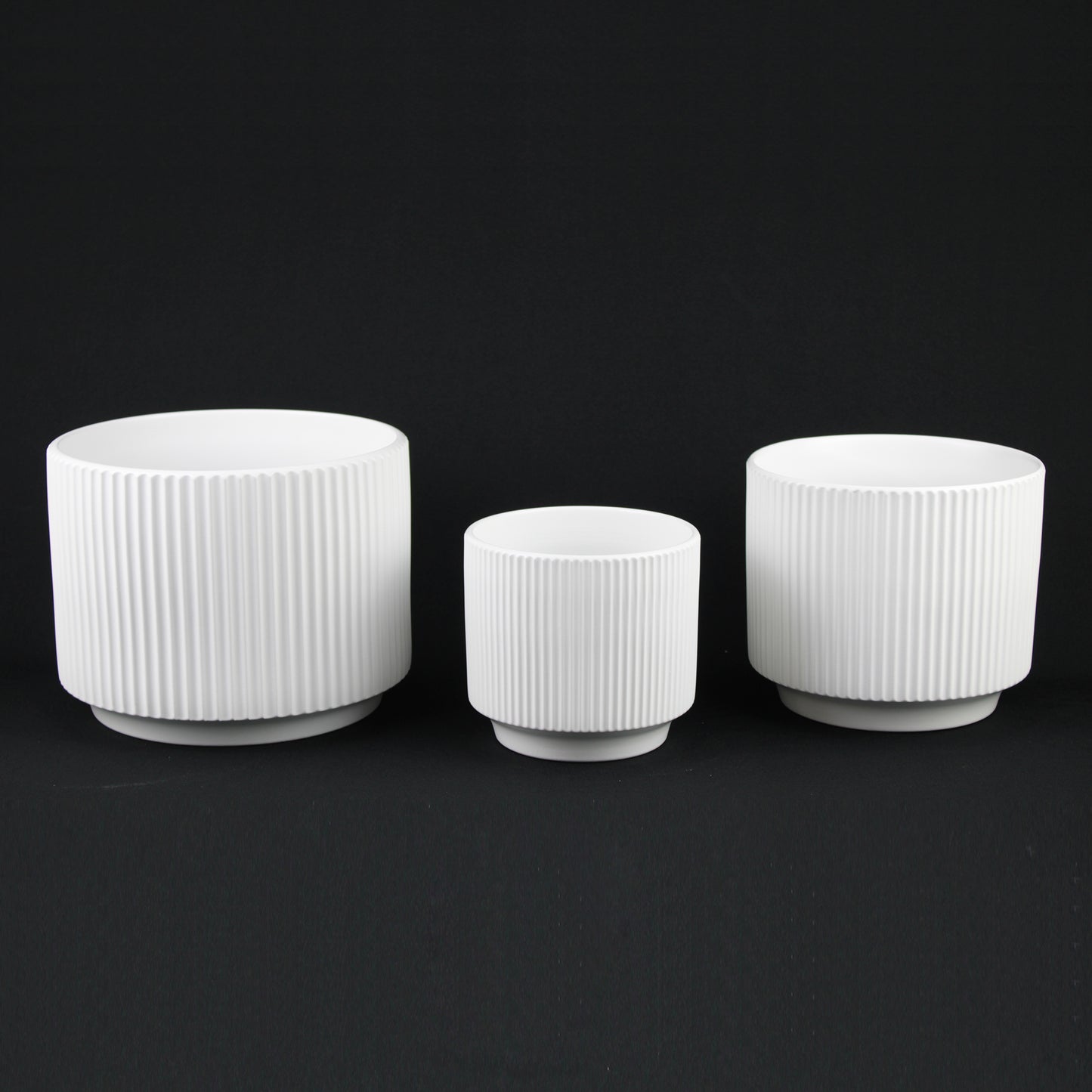 3-Piece White Stoneware Planter Pot Set with Ribbed Texture