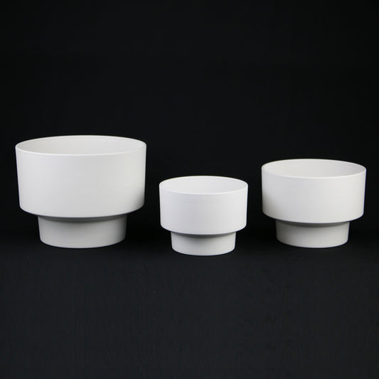 3-Piece White Plastic Planter Pot Set – Modern Pedestal Base
