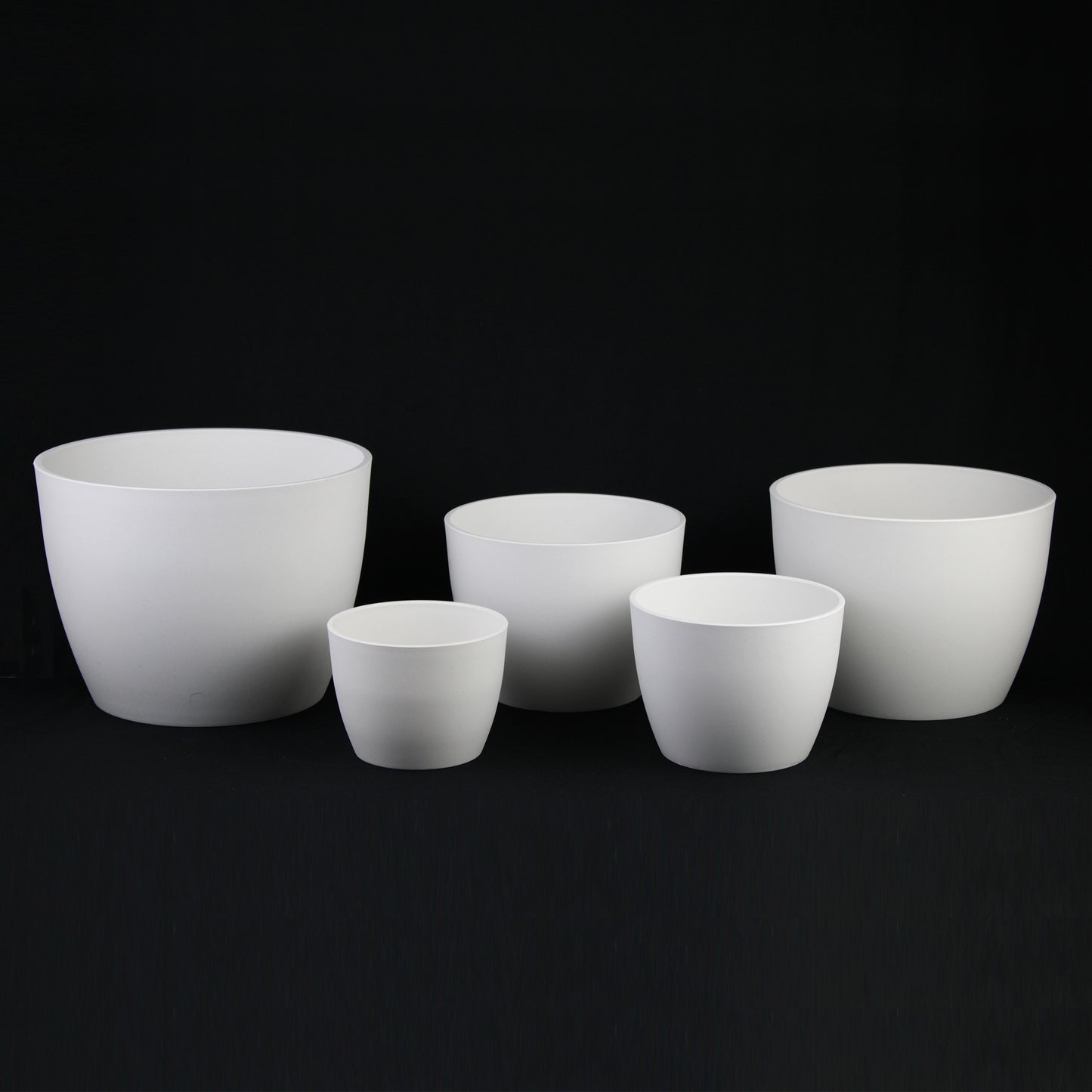 5-Piece White Plastic Planter Pot Set – Modern Round Design